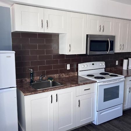 Hwy 17 Hotel 와와 외부 사진