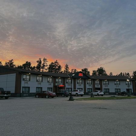 Hwy 17 Hotel 와와 외부 사진
