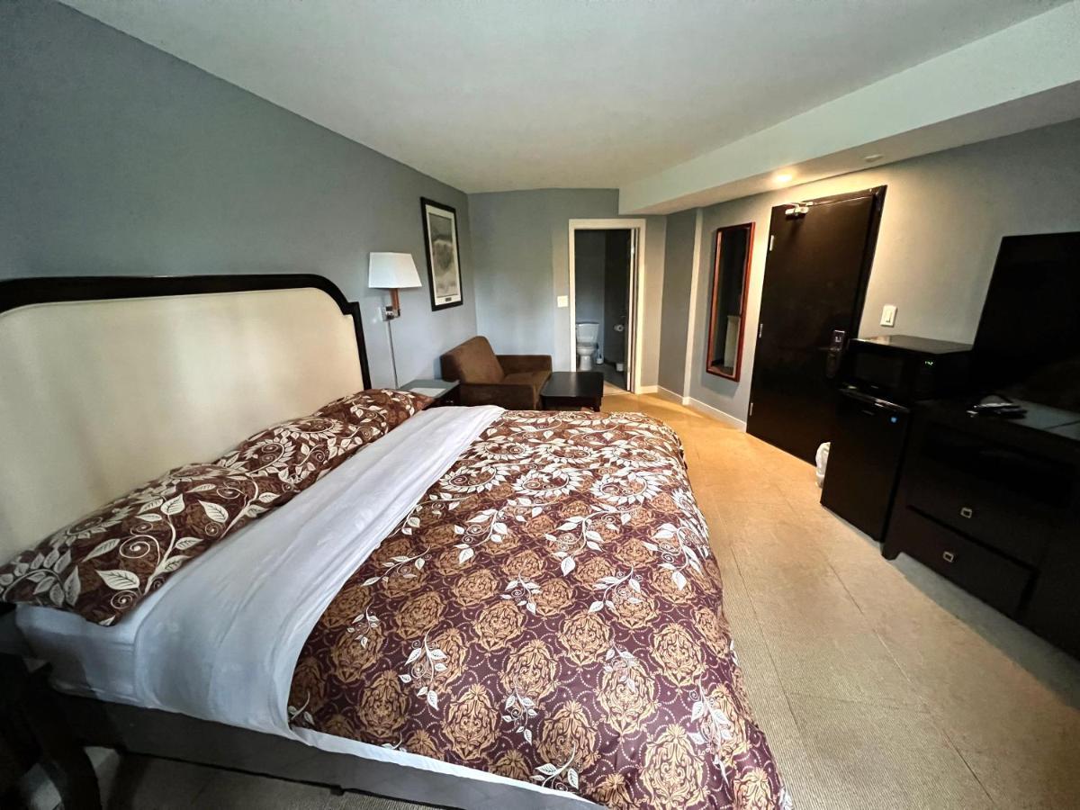 Hwy 17 Hotel 와와 외부 사진