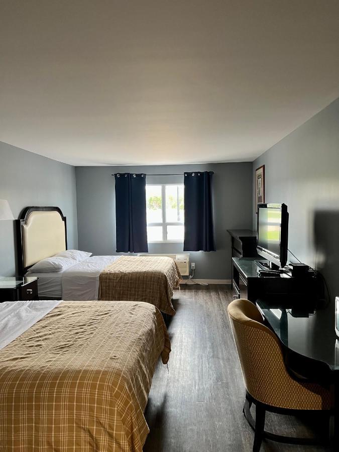 Hwy 17 Hotel 와와 외부 사진