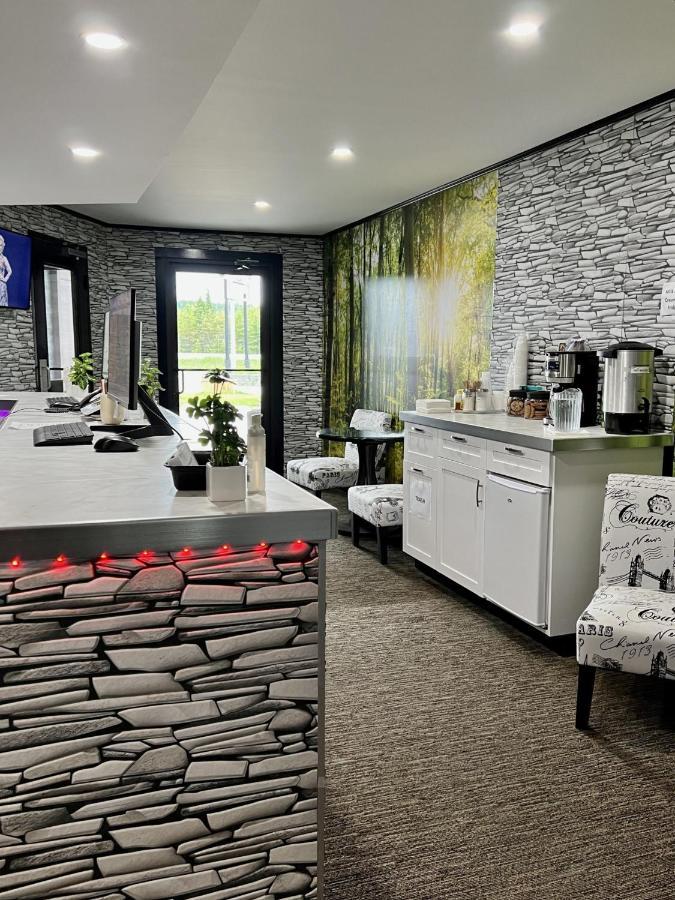 Hwy 17 Hotel 와와 외부 사진