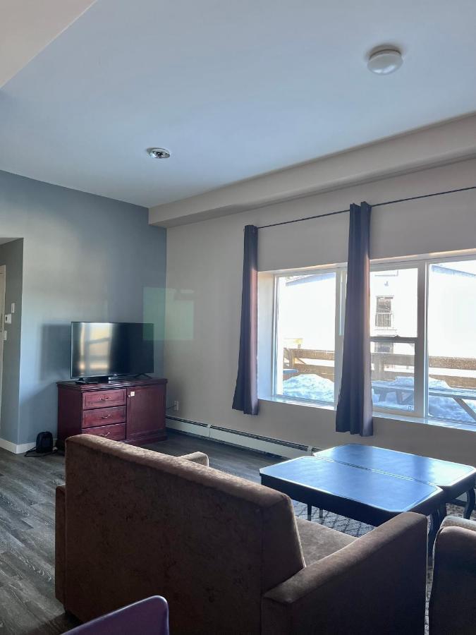 Hwy 17 Hotel 와와 외부 사진