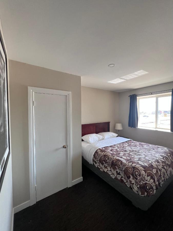 Hwy 17 Hotel 와와 외부 사진
