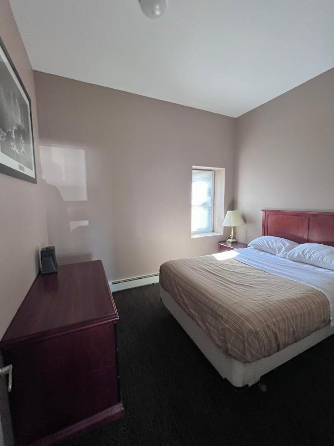 Hwy 17 Hotel 와와 외부 사진