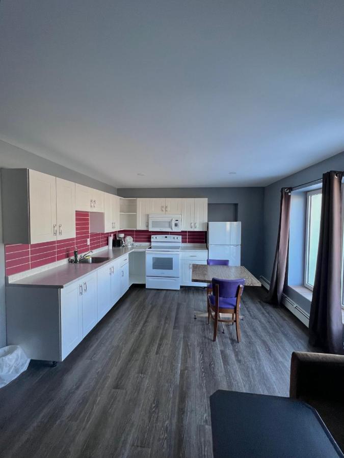 Hwy 17 Hotel 와와 외부 사진