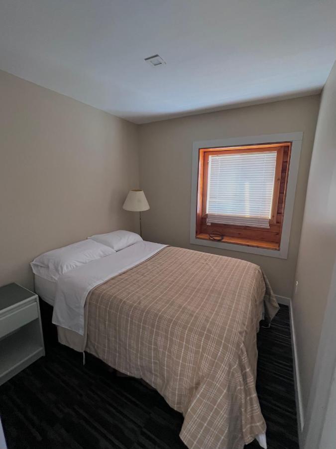 Hwy 17 Hotel 와와 외부 사진