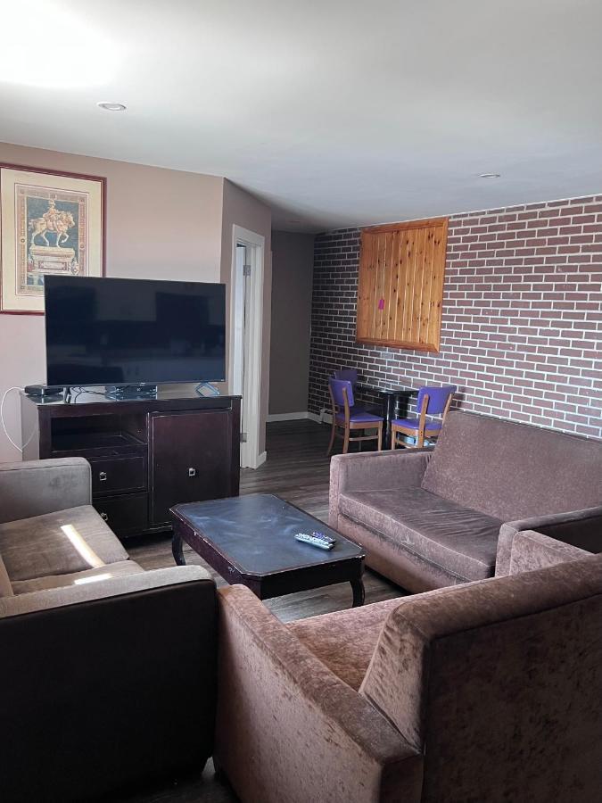 Hwy 17 Hotel 와와 외부 사진